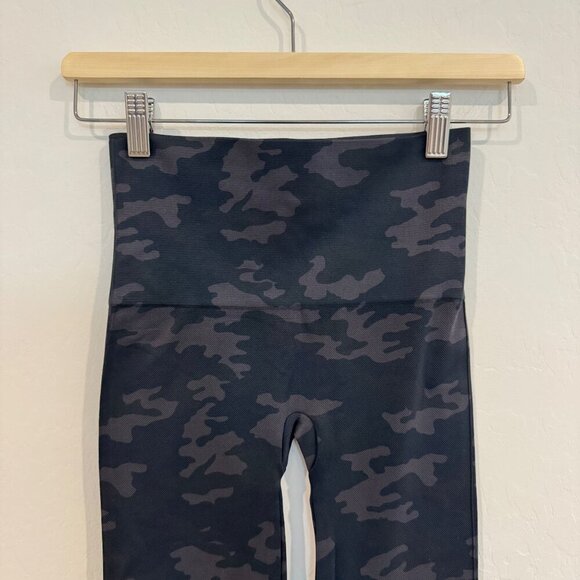NWT Spanx Look At Me Now Camo Leggings - Picture 7 of 9